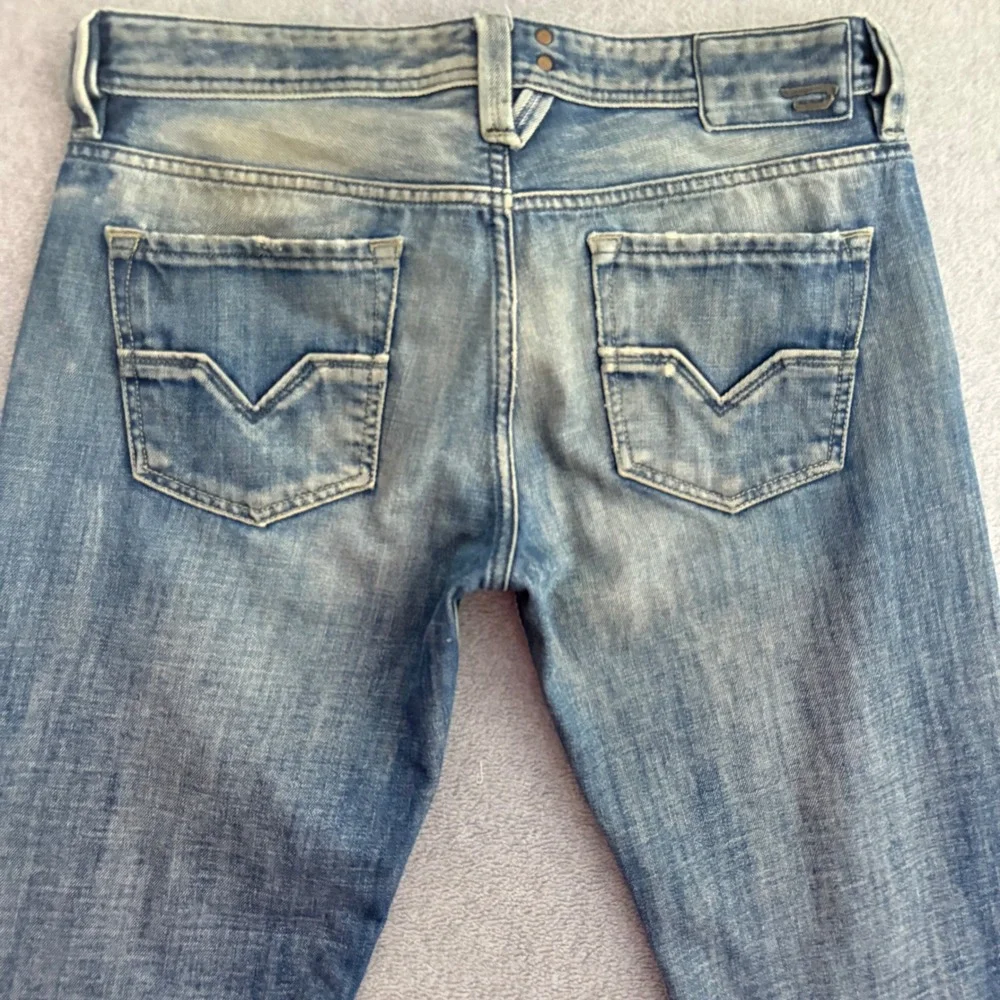Diesel Larkee Mens Regular Straight Jeans Blue Wash 008AT Size 33x32 Hemmed